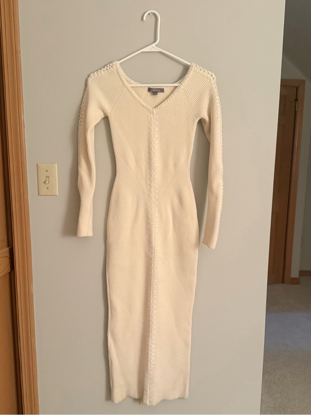 Lela Rose Long Cream Knit V-Neck Dress